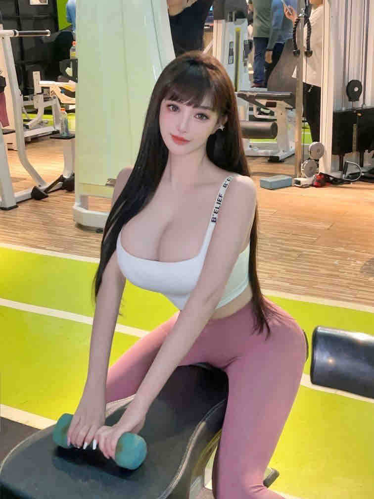 潇潇南昌健身教练大胸