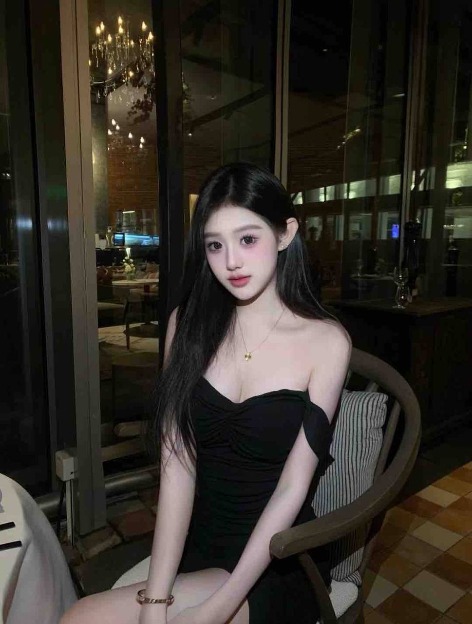 校花 喜爱舞蹈健身