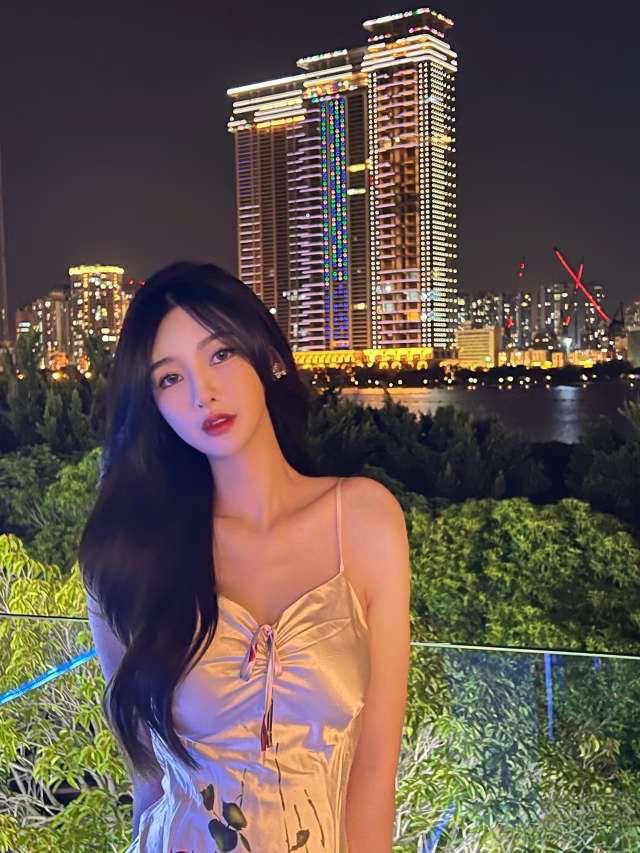 私处会吸夹 有概率潮喷 天然 氵多 人间水蜜桃三点粉嫩