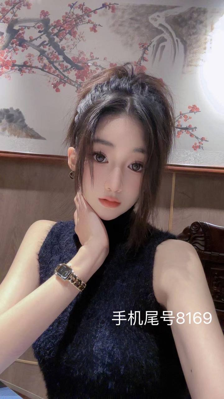 自媒体博主 独立服装设计师 精通日韩泰英4国语言
