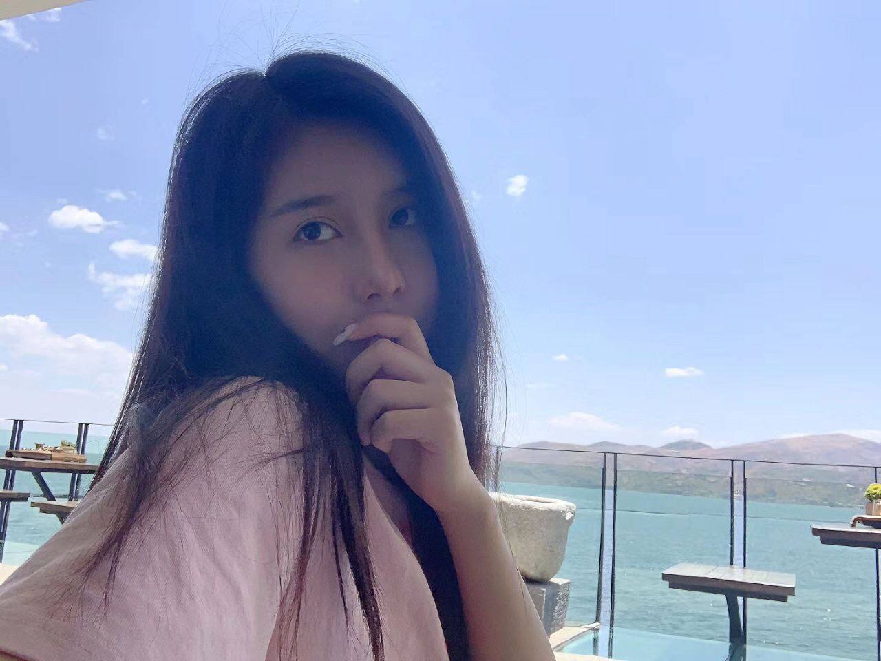 皮肤白皙，首次下水