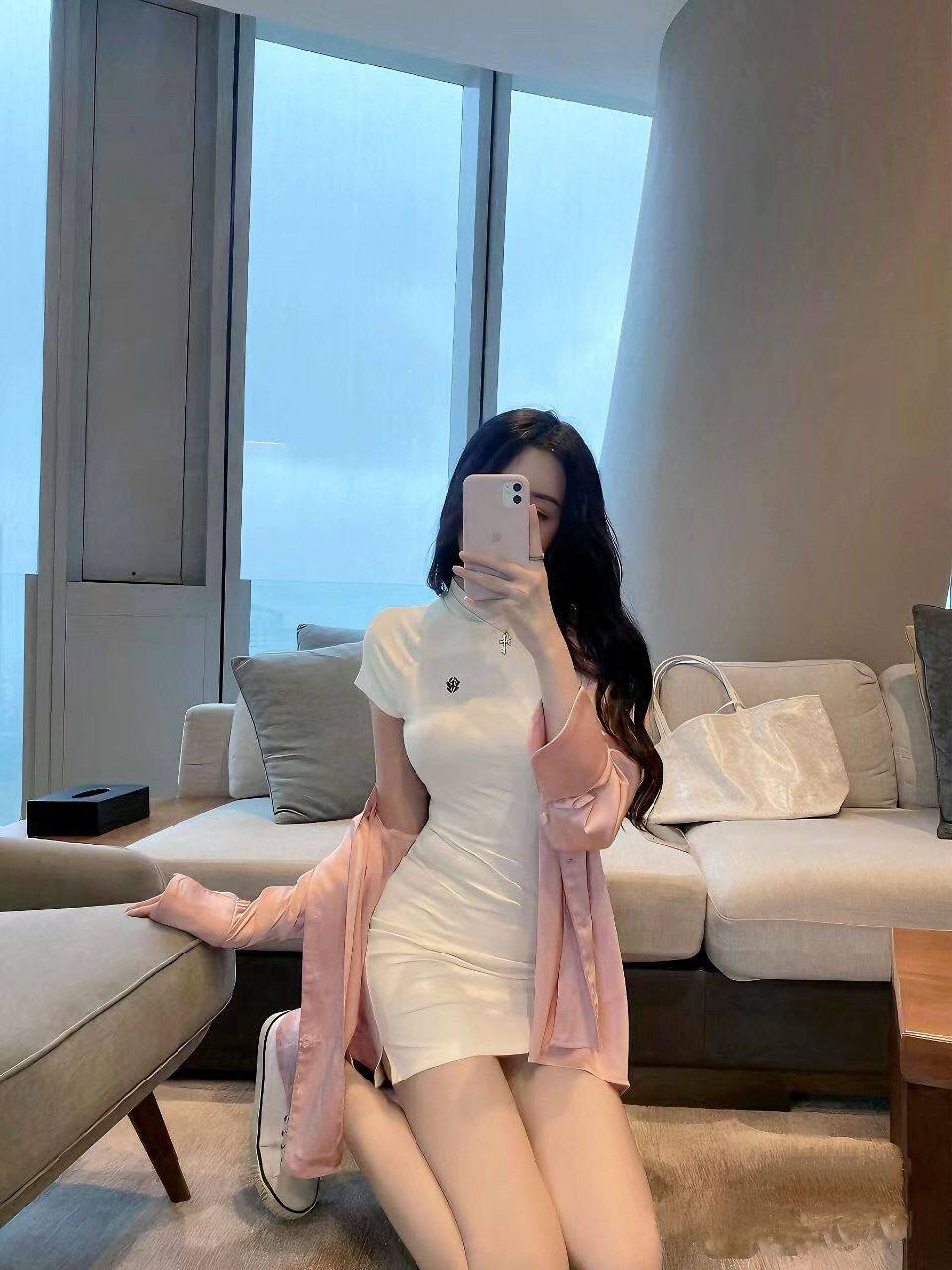 皮肤白皙，首次下水