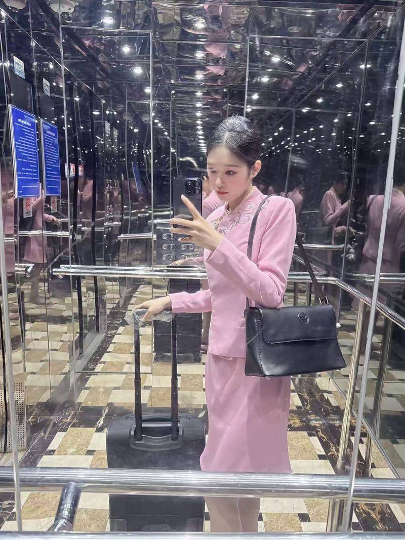 新人兼职空姐吉祥航空清纯气质天花