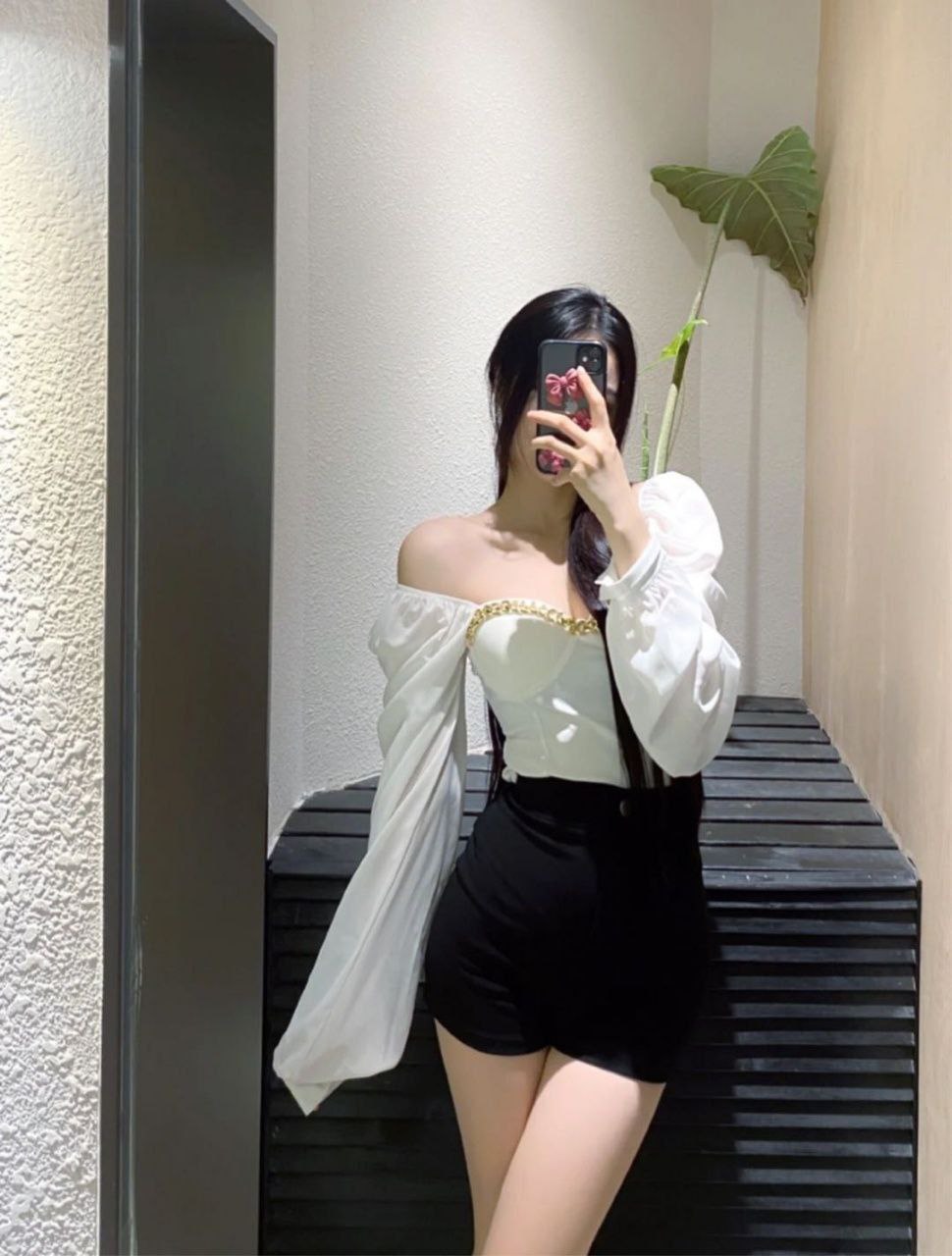 皮肤白嫩 身材高挑 细腰翘臀