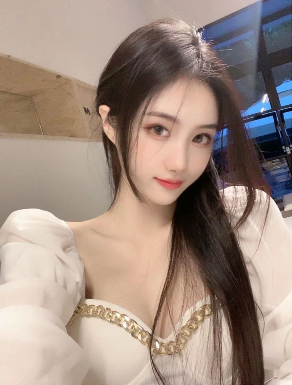 皮肤白嫩 身材高挑 细腰翘臀
