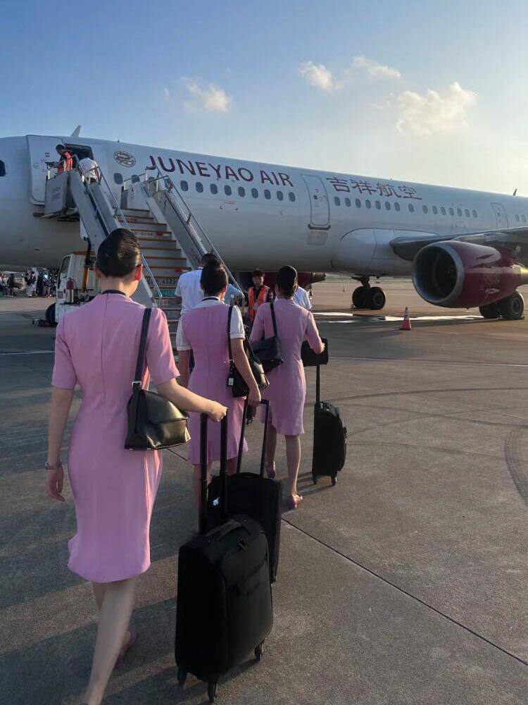 新人兼职空姐吉祥航空清纯气质天花