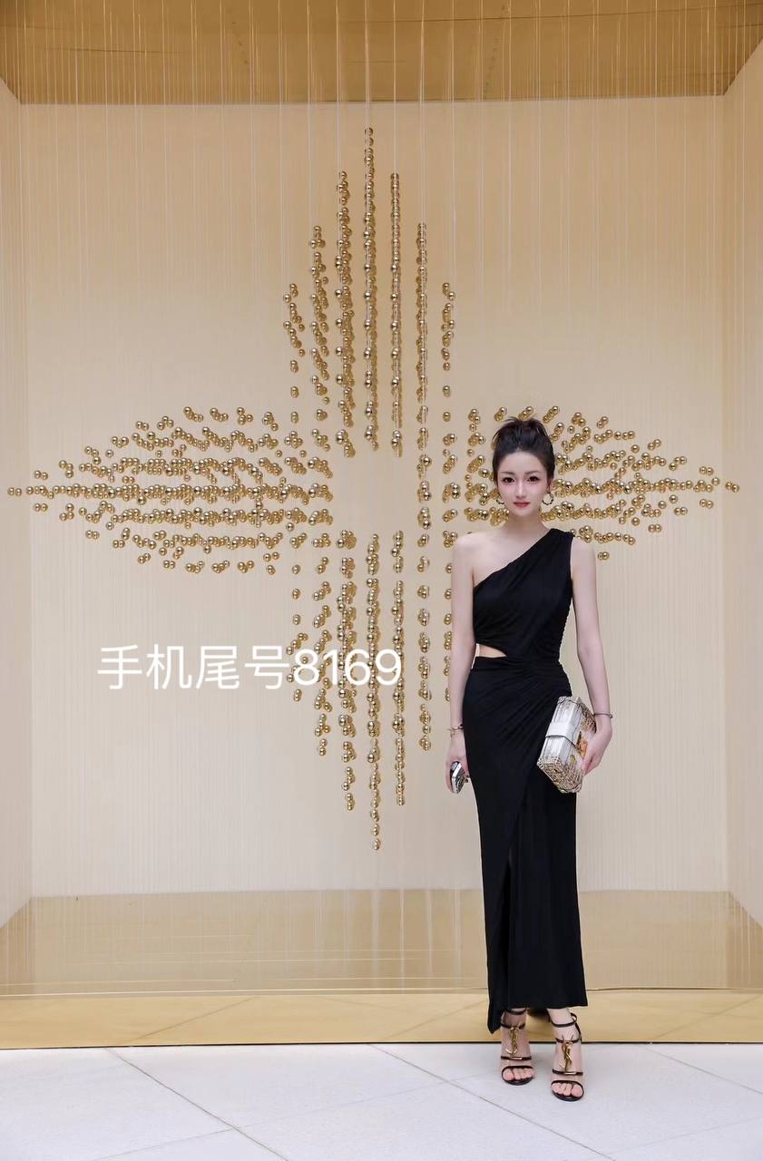 自媒体博主 独立服装设计师 精通日韩泰英4国语言