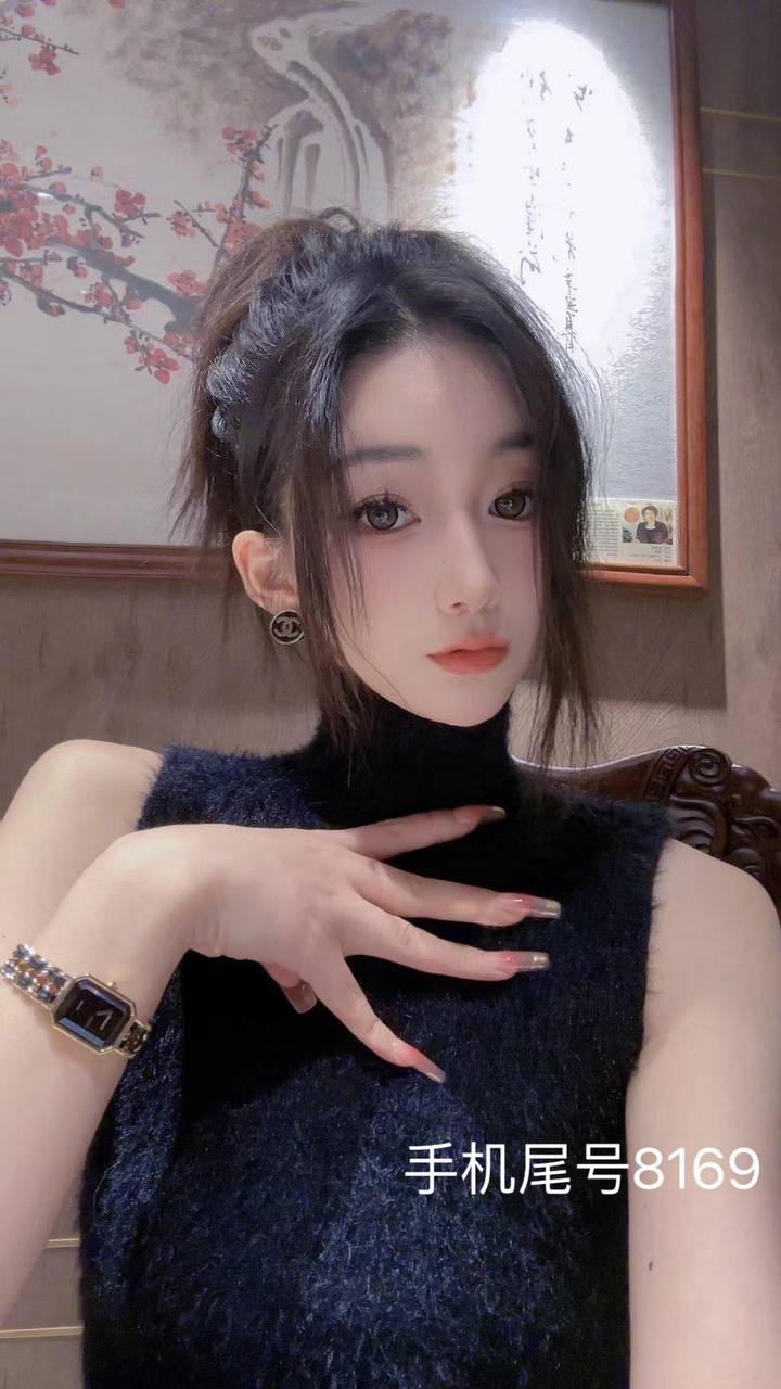 自媒体博主 独立服装设计师 精通日韩泰英4国语言