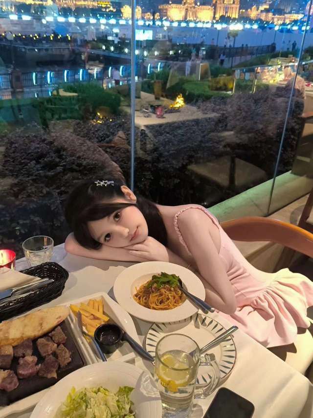 韩国舞蹈生双语言沟通 童颜巨乳