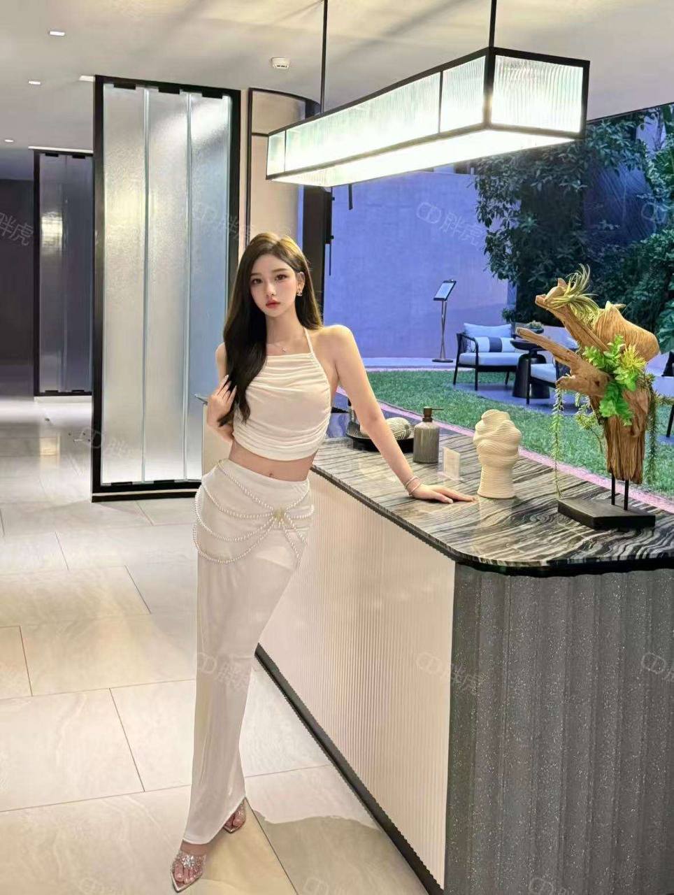 椒乳一手掌握 极品超模筷子腿
