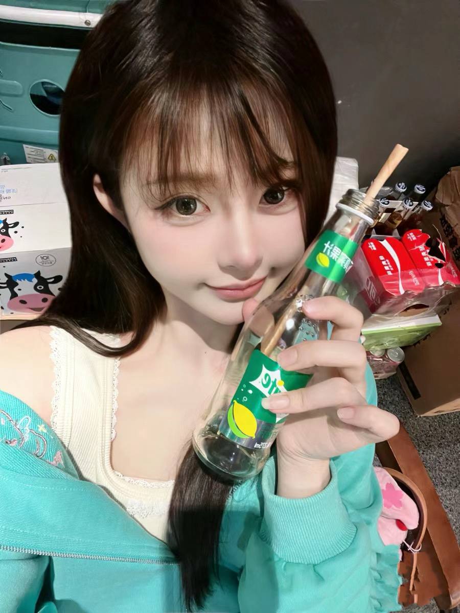 穿衣显瘦脱衣有肉 乖巧可爱 一线天