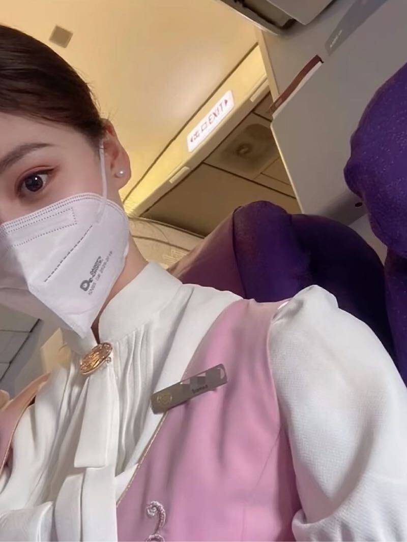 新人兼职空姐吉祥航空清纯气质天花